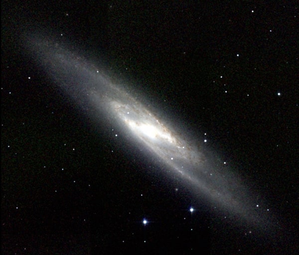 NGC 253 - спиральная галактика с баром. Описание NGC 253:, Галактика в созвездии Скульптор