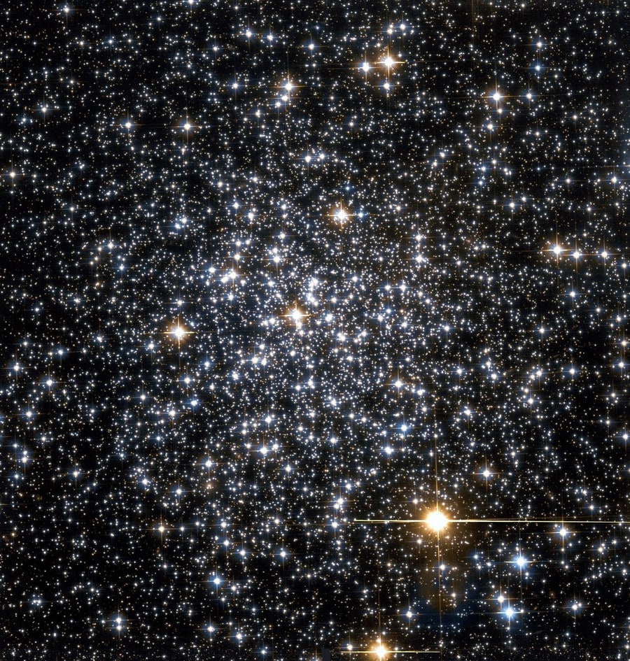 NGC 6352 - шаровое скопление звёзд. Описание NGC 6352:, Шаровое скопление в созвездии Жертвенник