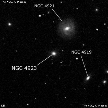 NGC 4923 - спиральная галактика с баром. Описание NGC 4923:, Галактика в созвездии Волосы Вероники