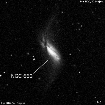 NGC 660 - спиральная галактика с баром. Описание NGC 660:, Галактика в созвездии Рыбы