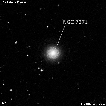 NGC 7371 - спиральная галактика с баром. Описание NGC 7371:, Галактика в созвездии Водолей