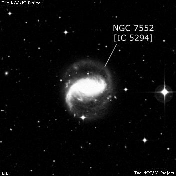 NGC 7552 - спиральная галактика с баром. Описание NGC 7552:, Галактика в созвездии Журавль
