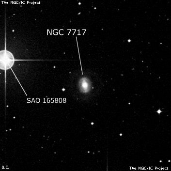NGC 7717 - спиральная галактика с баром. Описание NGC 7717:, Галактика в созвездии Водолей